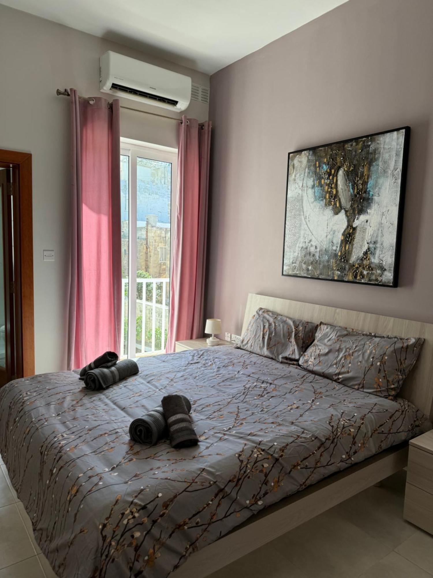Shoreside Apartment *